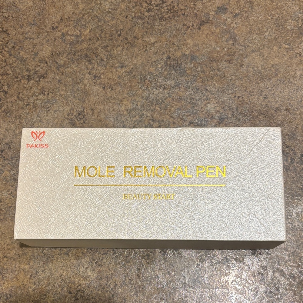 Mole Removal Pen Set in White